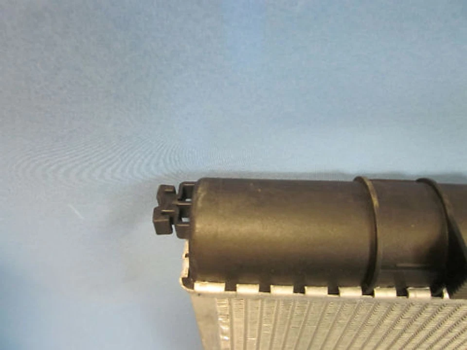 Range Rover V8 99 - 02 Fenix Radiator - Image 3 of 4