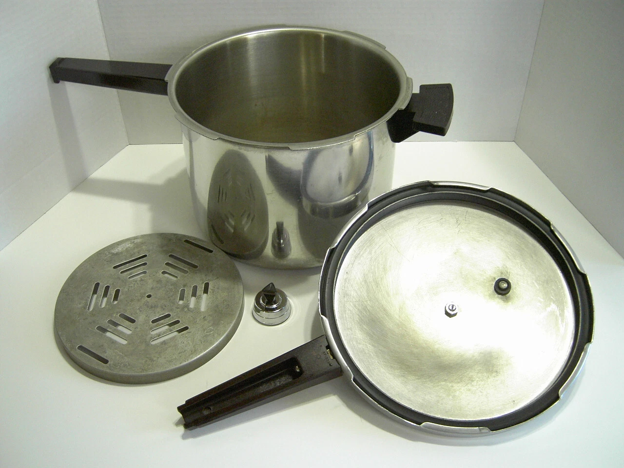 6 Quart Presto Stainless Steel Pressure Cooker Stovetop 409A Petcock Preowned
