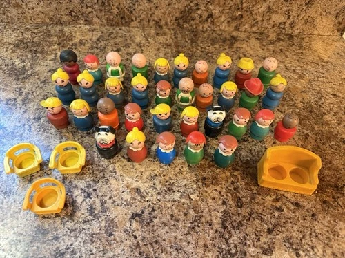 VINTAGE Huge Lot of 39 Fisher Price Little People Figures 1970’s PLAY FAMILY
