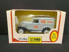 ERTL '32 FORD PANEL DELIVERY BANK 1:25 DIE CAST