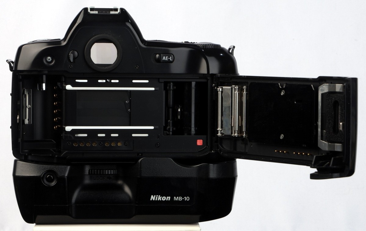 Nikon F90X レンズAF NIKKOR MF-26 MB-10付き Nikon F90X ボディ | ヨアケマエカメラ