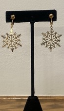 Vintage Dainty Avon Gold Tone Holiday Snowfla...