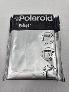 Polapan polaoïde T672 ISO 400 noir & Film instantané blanc expiré le 02/2003
