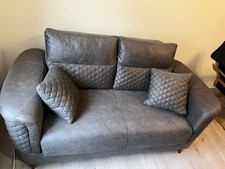 Edles 2-Sitzer Sofa mit Bettkasten