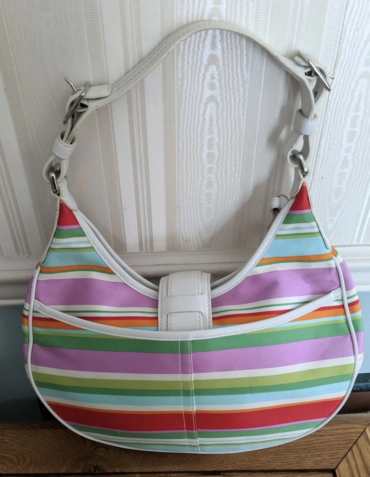 Bolsa de ombro Coach Y2K Hampton multicolorida listrada arco-íris crescente vintage - Imagem 2 de 4