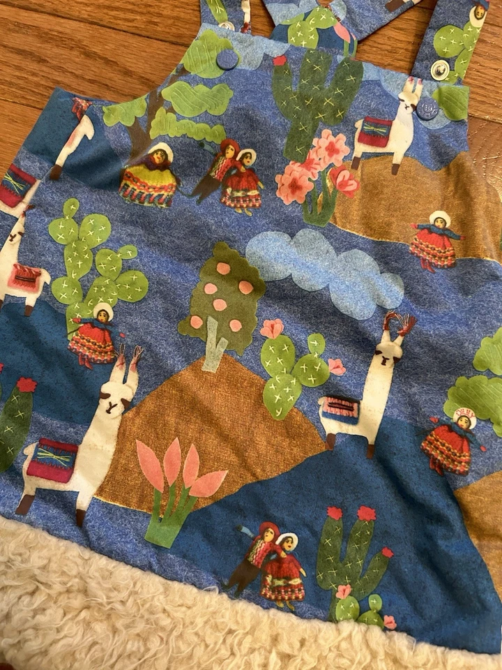 Vestido Delantal Oilily Llama Paisaje Dalai - 18 Meses Foto 2 de 4