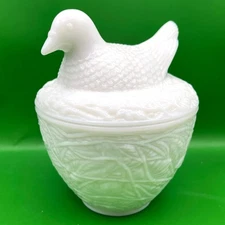 VTG AVON White Milk Glass Dove Bird on Nest Covered Candy Dish Trinket Box 5"