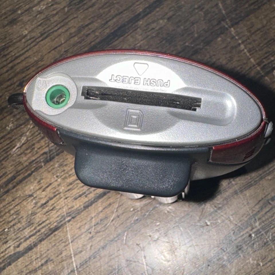 RCA Lyra RD1080 128MB Portable Digital Audio Player Red MP3 Pro 2002 - Image 4 of 4