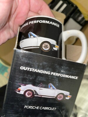 Kaffeetasse Porsche Cabriolet weiß, Aufschrift: Outstanding Performance