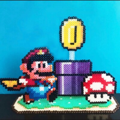 Diorama Figura Super Mario World con base perler beads. 