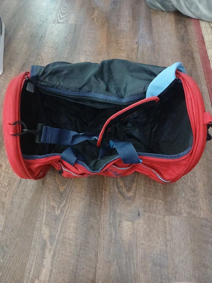 TOMMY BAHAMA BAGS & TUMBLER DUFFLE EXPANDS 20.5 X 11.5 X 11.5 Red - Image 2 of 4