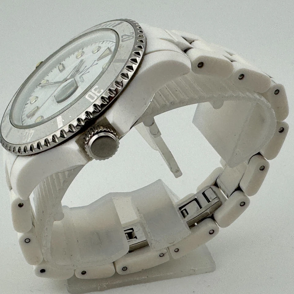 Reloj Juguete Cuarzo Unisex Blanco Plástico Corona Atornillada Fecha Nuevo Batte 6.75" Foto 4 de 4