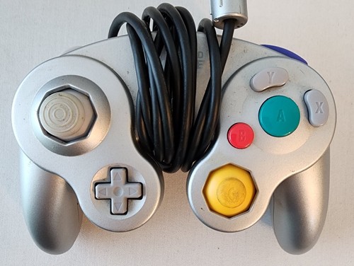 Platinum GameCube Console (DOL-101) - Controller, Cords, Memory Card, Game - Picture 5 of 9