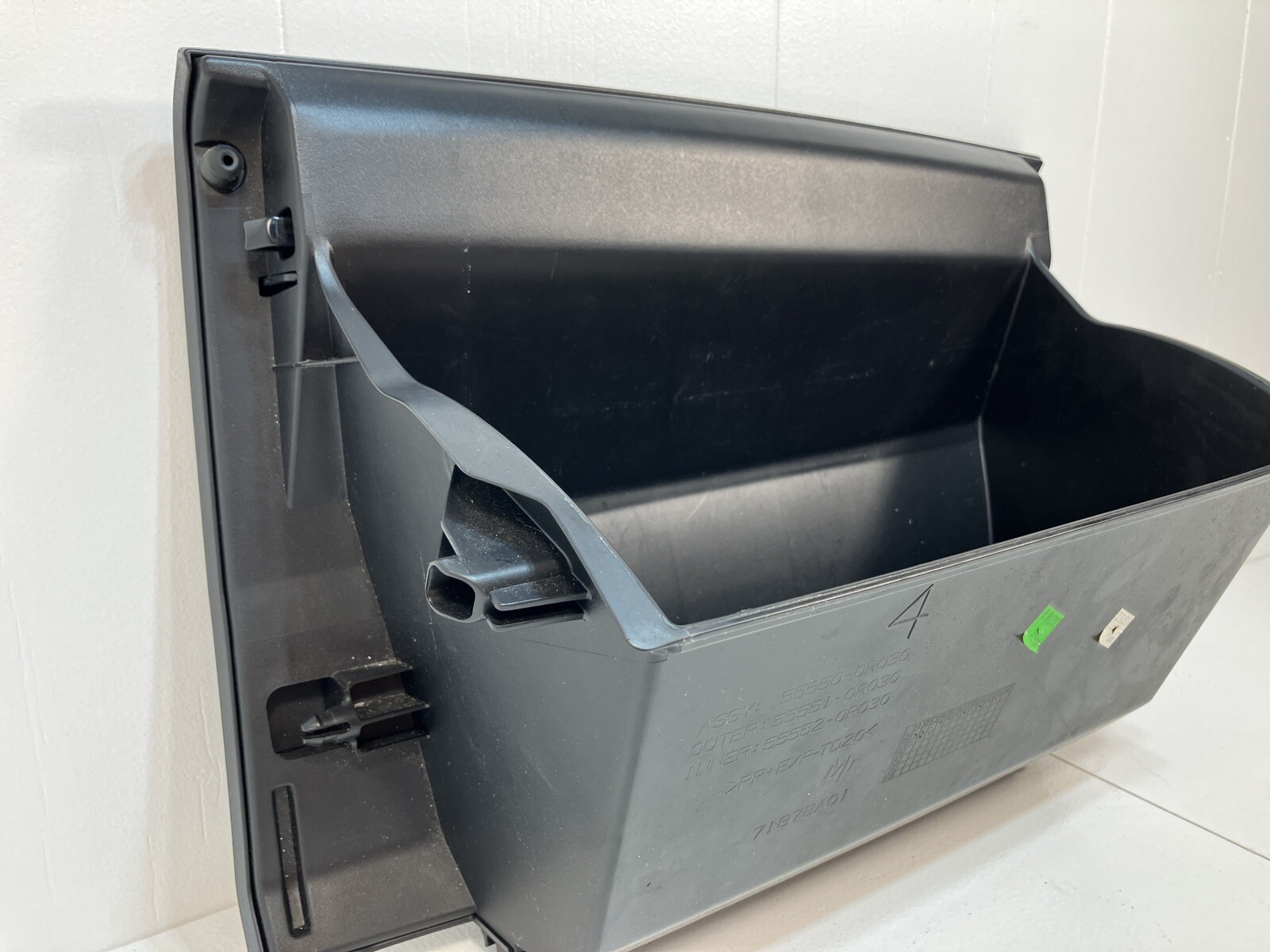 20132018 Toyota Rav4 Glove Box OEM **Damaged/Missing Latch Still