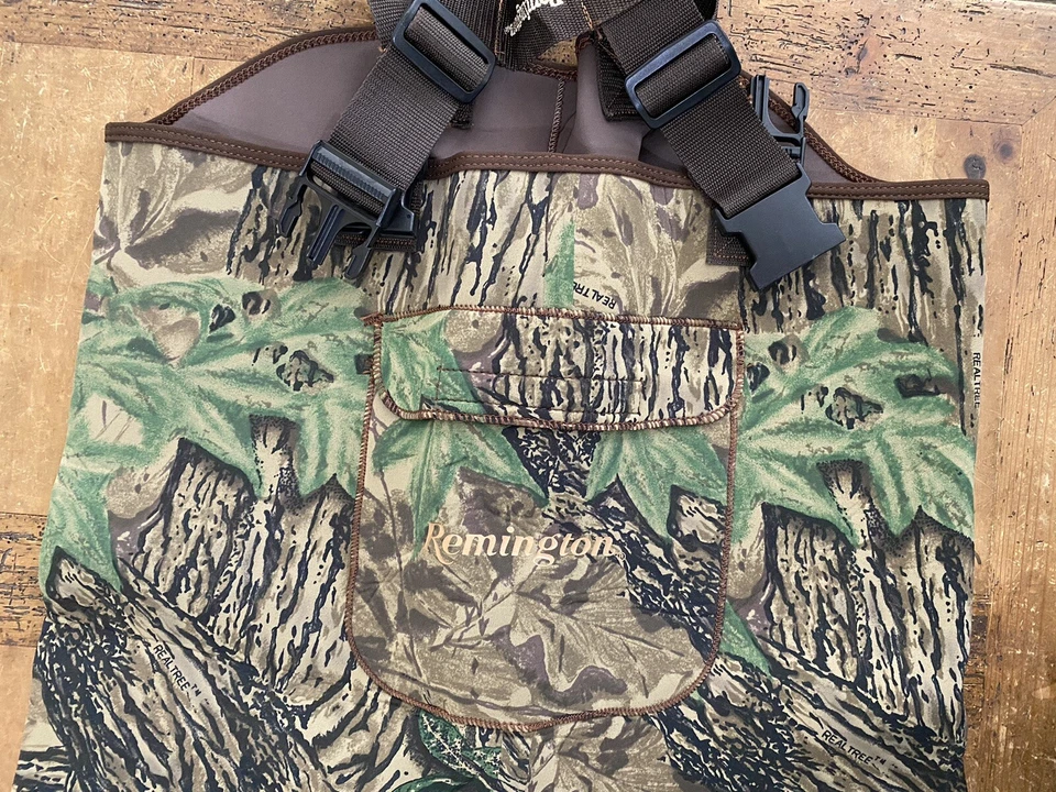 Men's Remington Realtree Camo Hunting Bib Overalls  size XL with built in feet - Image 2 of 4