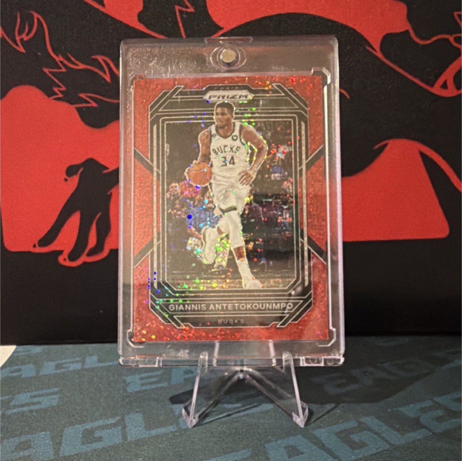 Panini 2022-23 Prizm Giannis Antetokounmpo Bucks Red Sparkle #96