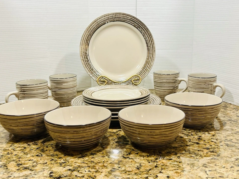 Juego de vajilla de 16 piezas de gres de cerámica Birch by Thomson beige marrón anillos modernos Foto 2 de 4