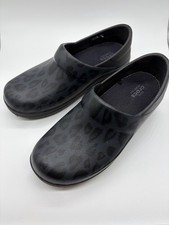 Crocs Women’s Slip Resistant Leopard Neria Pro II Clogs - Size 7 - 205385-0CU