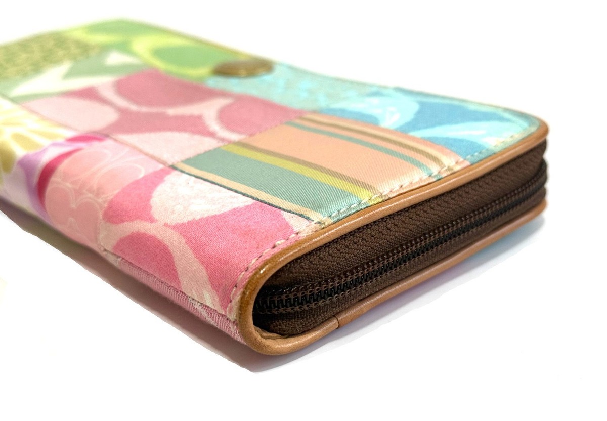 RARE Coach Y2K Hamptons Multi Patchwork Accordion Zip Around Purse