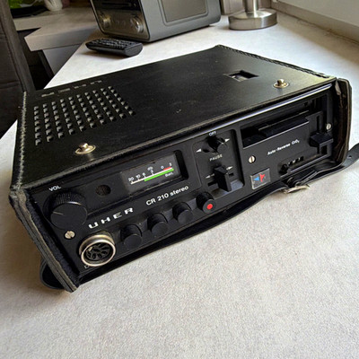 UHER CR 210 stereo Kassettenspieler & Recorder Auto-Reverse schwarz mit Tasche