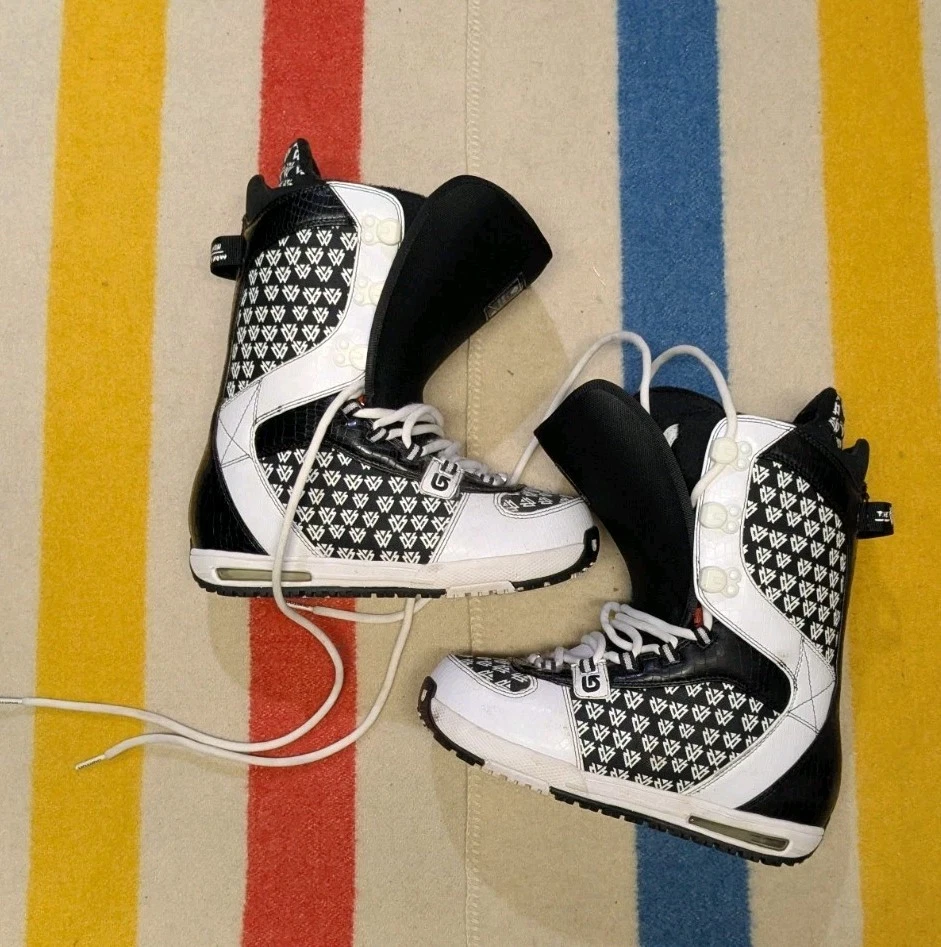 Burton Shaun White Snowboard In Snowboard Boots for sale - eBay
