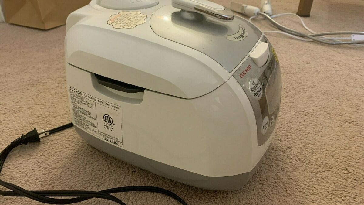 Cuckoo CRP-FA0610F Korean Rice Cooker 6 cup Steamer Used Cuckoo CRP-FA0610F Korean Rice Cooker 6 cup Steamer Used