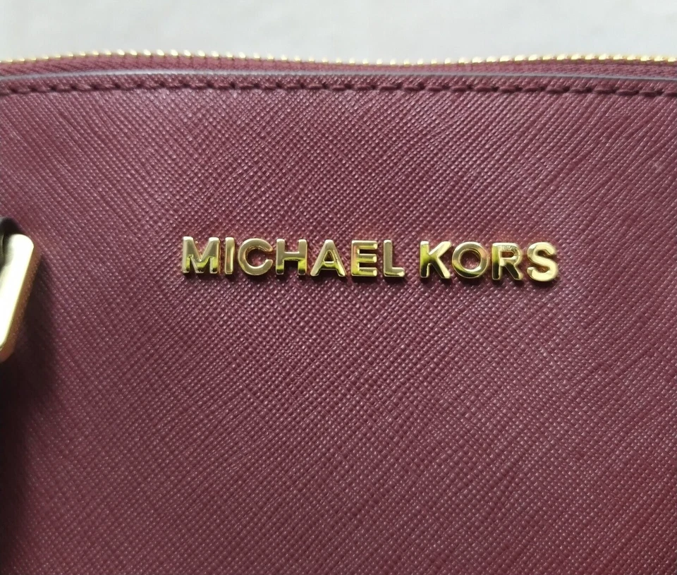 Bolso de hombro Michael Kors Sutton de cuero granate con detalle de pitón Foto 3 de 4