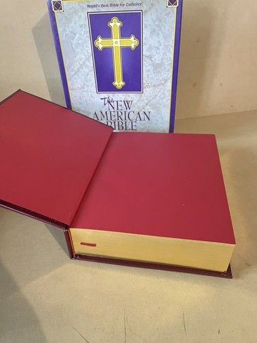 The New American Catholics Bible Family Edition Padded Burgundy Gold Edging - Picture 5 of 18