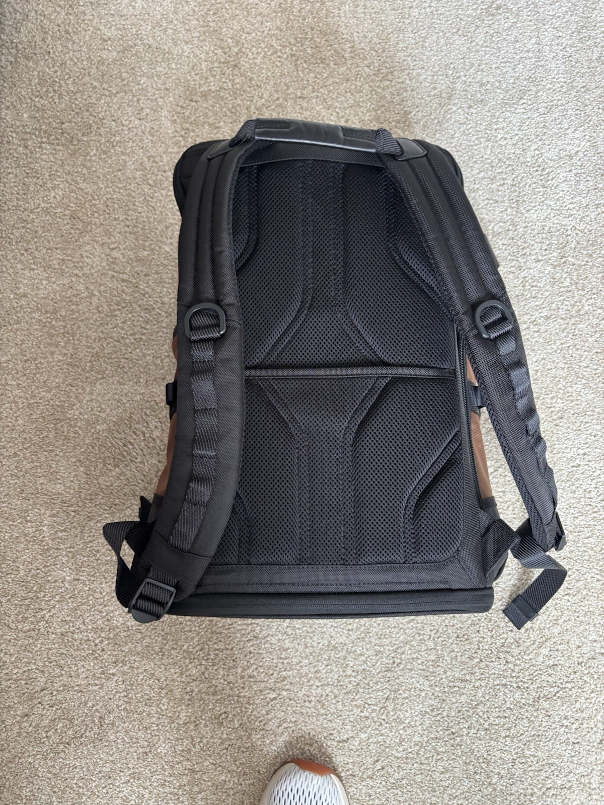 Tumi Back Pack. - image 4