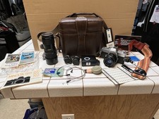 Vintage Minolta SRT 202 35mm SLR Camera Bundle Vivitar 75-200mm f3.8 Org Doc Bag