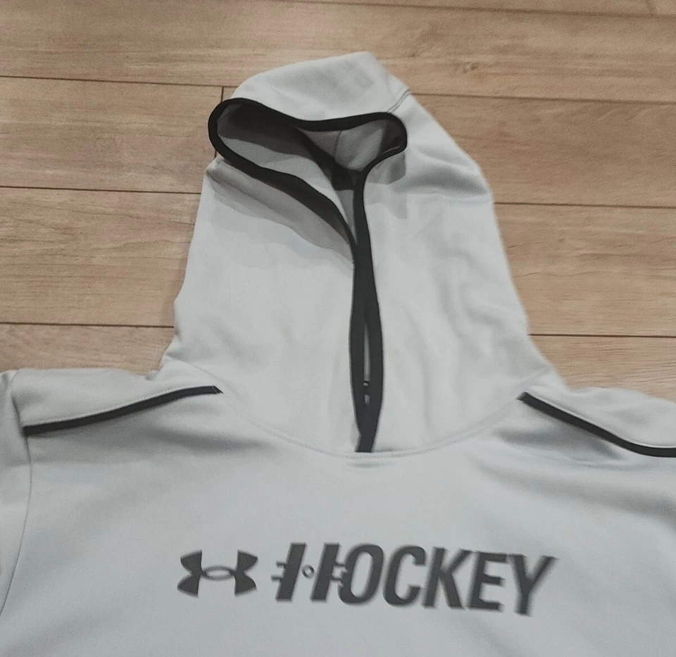 Moletom com capuz cinza Under Armour masculino hóquei juvenil YXL 1356499-011 NOVO COM ETIQUETAS US$ 50 - Imagem 2 de 4