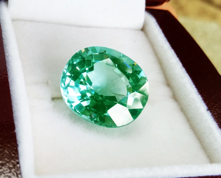 16.05ct. 16x14mm.TOP COLOR! NEON GREEN/BLUE PARAIBA COLOR CREATED GEMs AAA+ — 第 3/4 张图片