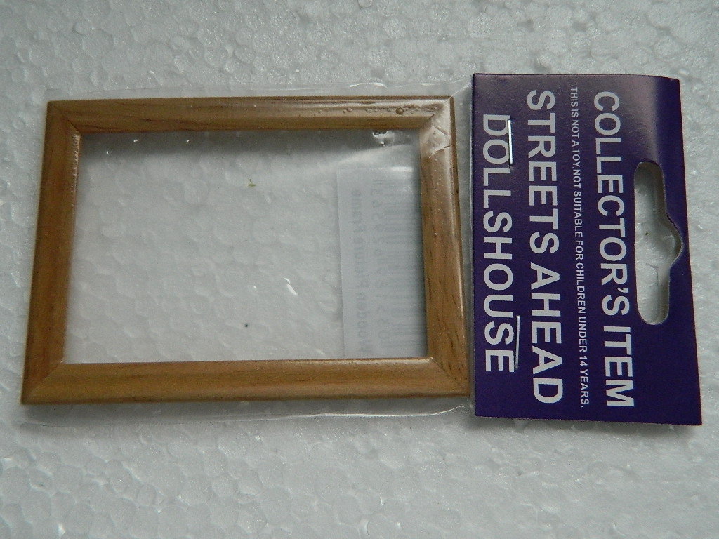 (M3.12) 1/12th scale DOLLS HOUSE WOODEN PICTURE FRAME