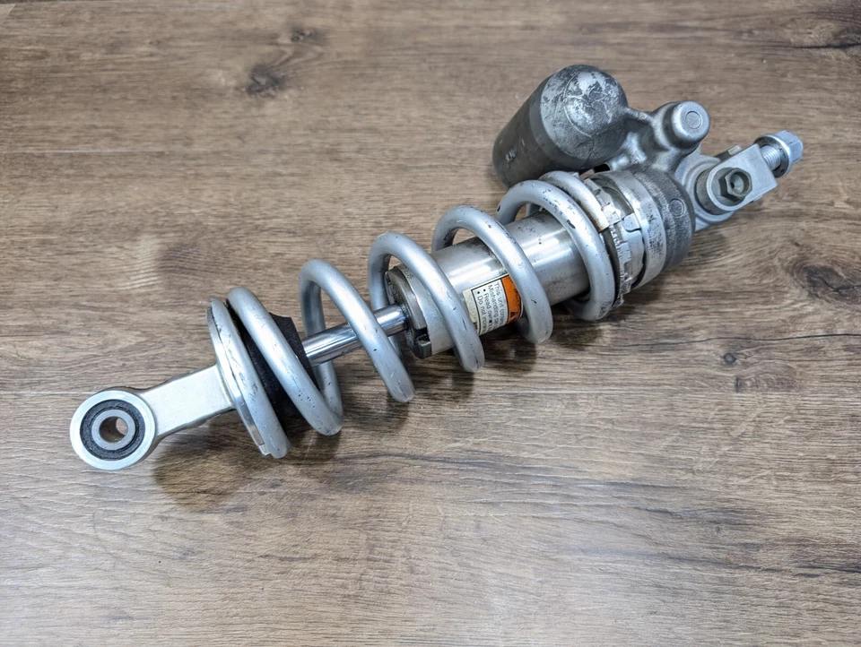 Yamaha YZF R1 2007-2008 OEM SUSPENSIÓN AMORTIGUADOR TRASERO 4C8-22210-11-00 Foto 3 de 4