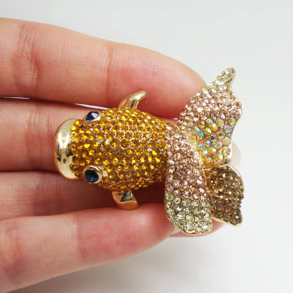  Bonito broche prendedor de cristal con estrás de pez amarillo tono dorado animal Foto 2 de 4
