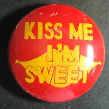 Kiss Me I'm Sweet Celluloid Steel Pinback Button Gold Color Text Art c1930's-40s