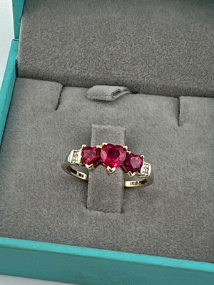 Vintage 10K yellow gold Rasberry Ruby hearts ring size 7 with tiny diamonds EUC