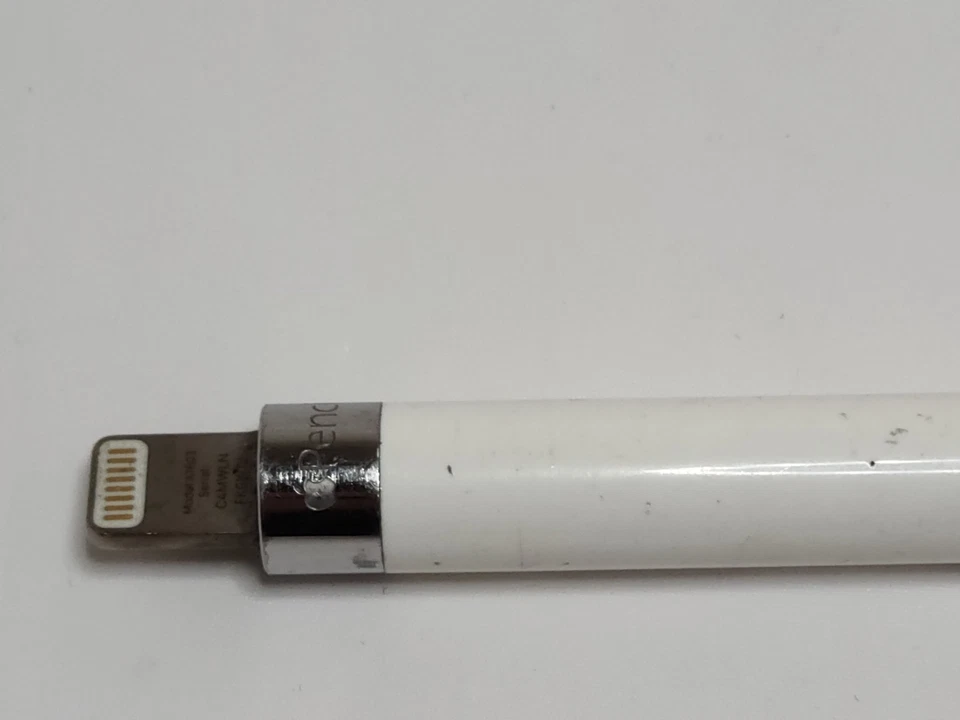 Apple Pencil 1st Gen Top Cap Missing, Tip Slightly Smushed - Image 2 of 4