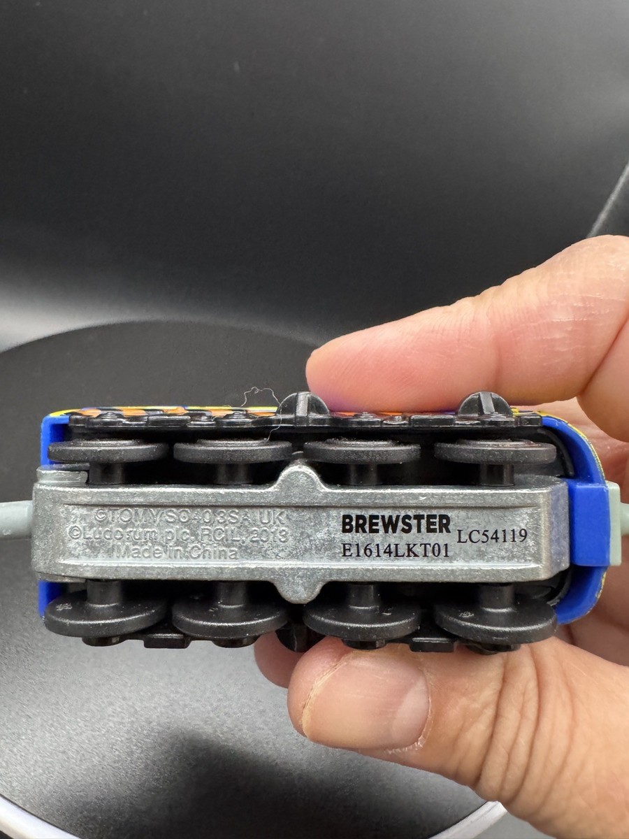 調理器具 Tom & toys Chuggington Brewster Train Diecast 2013 Blue Yellow Snap In TOMY