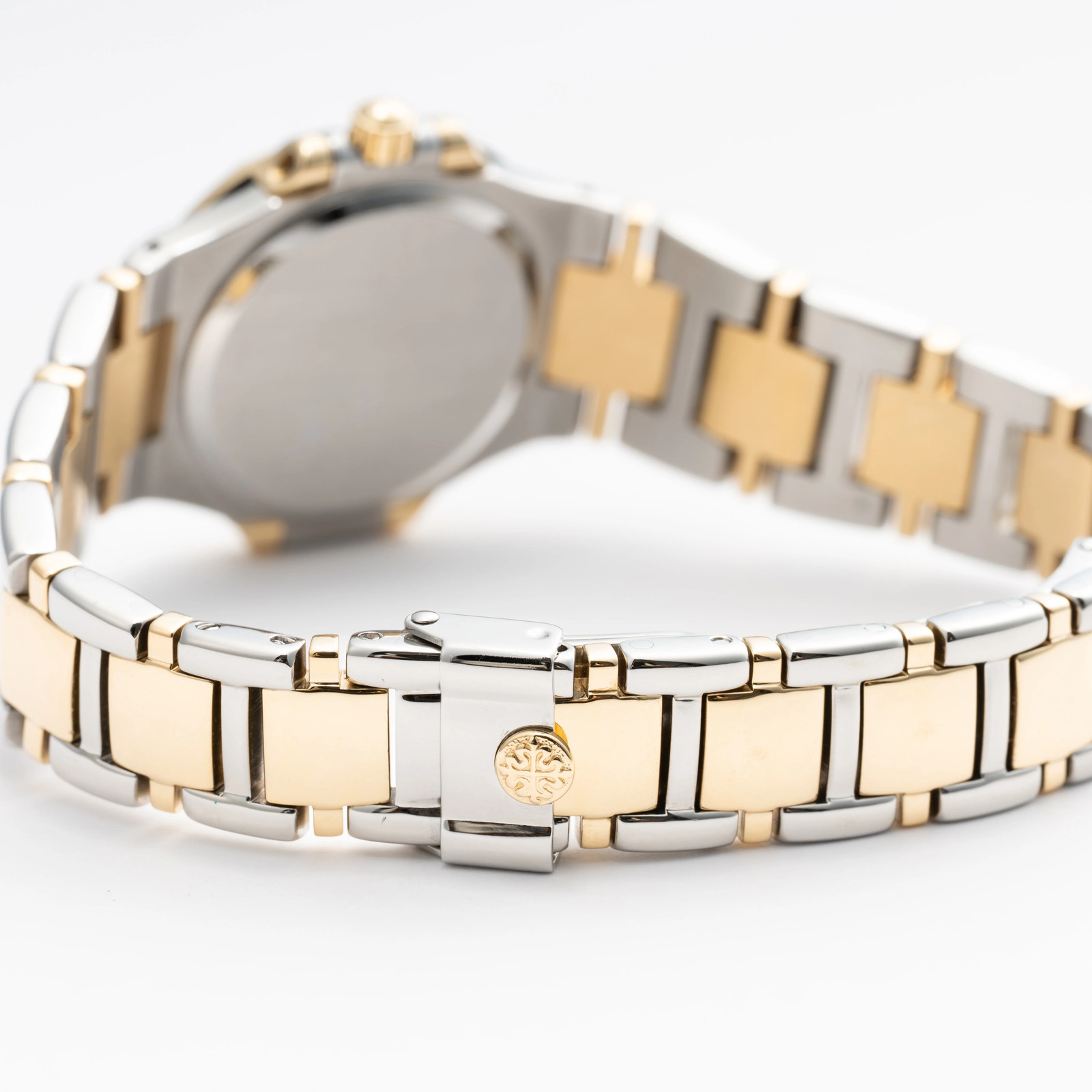 Patek Philippe Nautilus 4700/61 Diamond Cream Dial Ladies Watch image 7