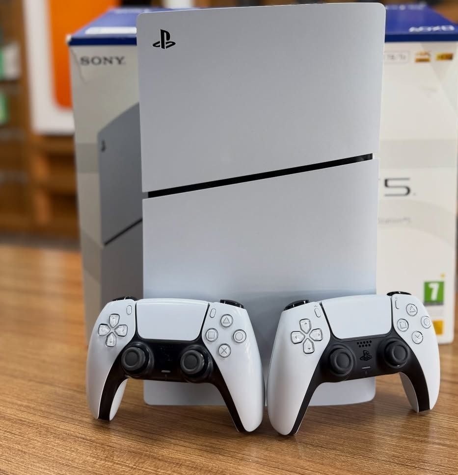 Playstation 5 SLIM 1 TB + 2 controller + e 3 GIOCHI
