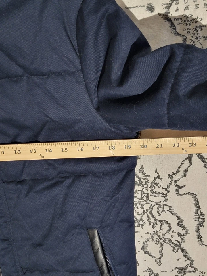 Chaqueta acolchada Banana Republic para hombre azul marino cremallera botón frontal talla pequeña lona Foto 2 de 4