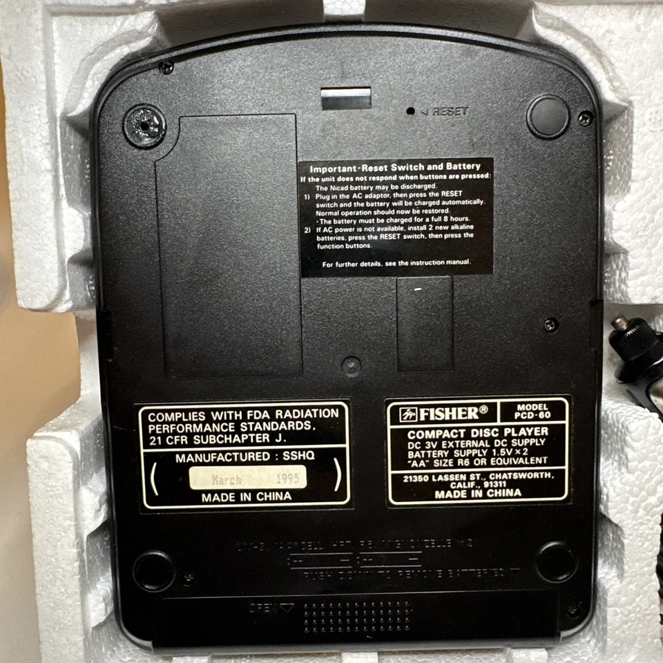 Reproductor de CD portátil FISHER PCD-60 de colección en caja con paquete adaptador para automóvil probado Foto 3 de 4