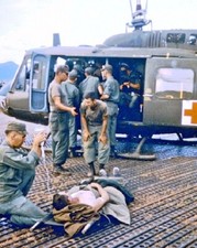 Transport Wounded Soldier Medevac UH1 Huey Helicopter 8x10 Vietnam War Photo 695