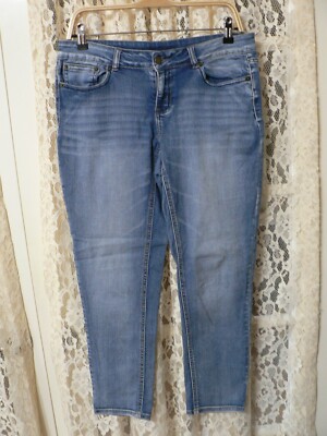 x SIMPLY STYLED WOMEN SZ 4 (32x27) DENIM CAPRIS-8'' LOW RISE-STRETCH-DISTRESSED