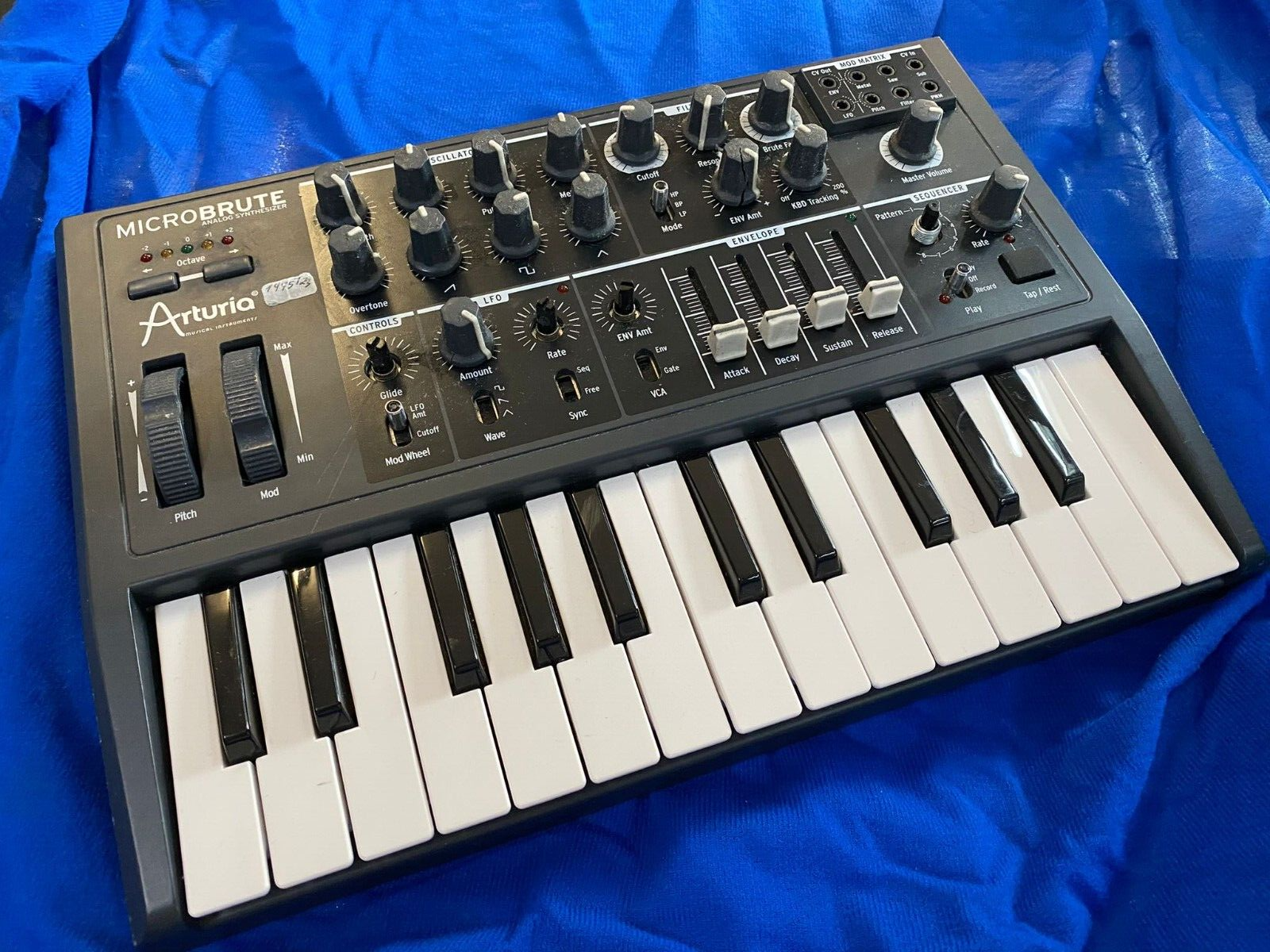 August MB330 Radio Portatile Ricaricabile: DAB+, FM, Bluetooth, 60 Preselezioni E Doppia Sveglia