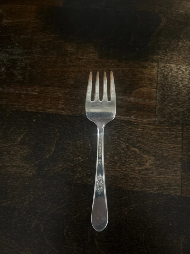 Tenedor de carne fría plateado Rogers Bros. 1847 patrón "Abril" Foto 2 de 2