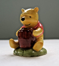 ROYAL DOULTON WINNIE THE POOH AND THE HONEYPOT WP1