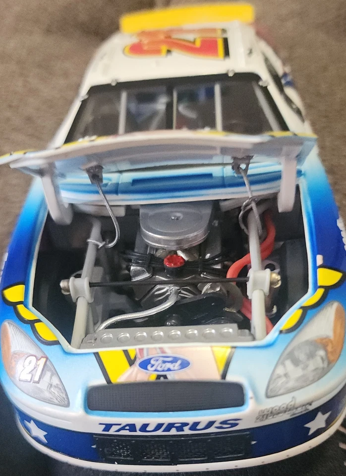 Nascar 1:24 Ricky Rudd #21 Wonder Woman Motorcraft Ford Taurus 2004 New In Box! - Image 3 of 4