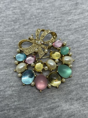 VTG 1928 Brand Easter Wreath GoldTone Multicolor Cabochon Faux Pearl Brooch READ